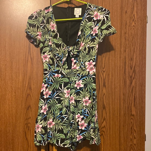 Tie front romper - Picture 1 of 2